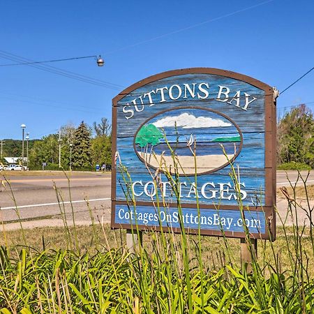 Quaint Studio With Shared Beach Walk To Suttons Bay 외부 사진