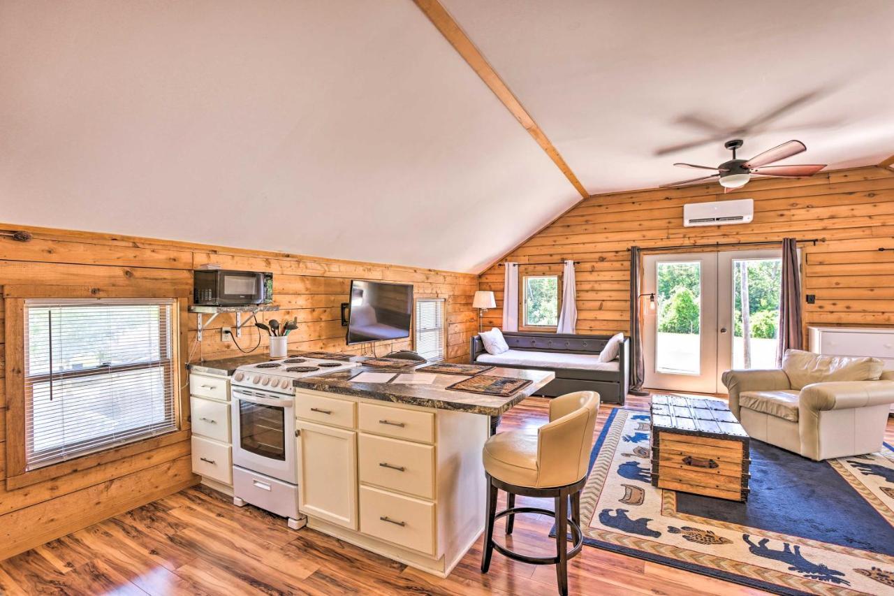 Quaint Studio With Shared Beach Walk To Suttons Bay 외부 사진