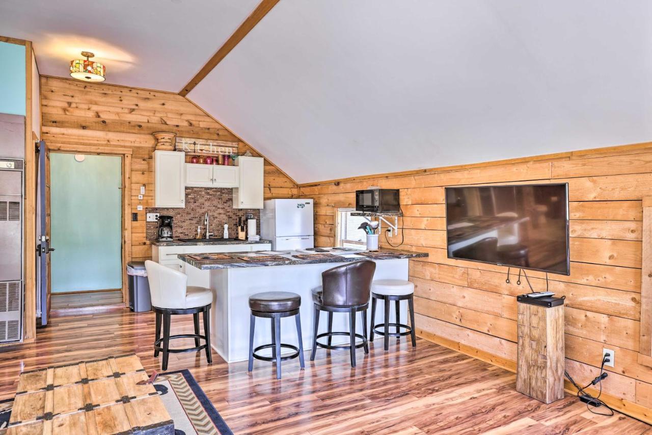 Quaint Studio With Shared Beach Walk To Suttons Bay 외부 사진
