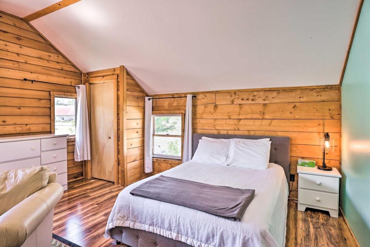 Quaint Studio With Shared Beach Walk To Suttons Bay 외부 사진