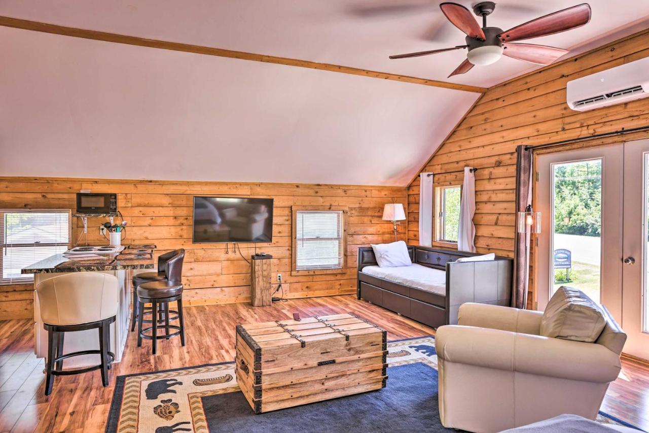 Quaint Studio With Shared Beach Walk To Suttons Bay 외부 사진