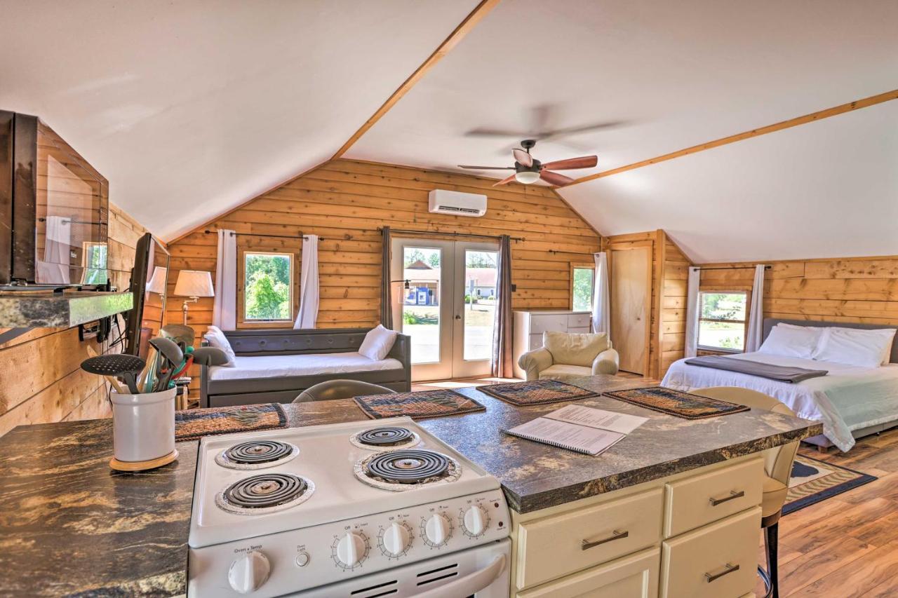 Quaint Studio With Shared Beach Walk To Suttons Bay 외부 사진