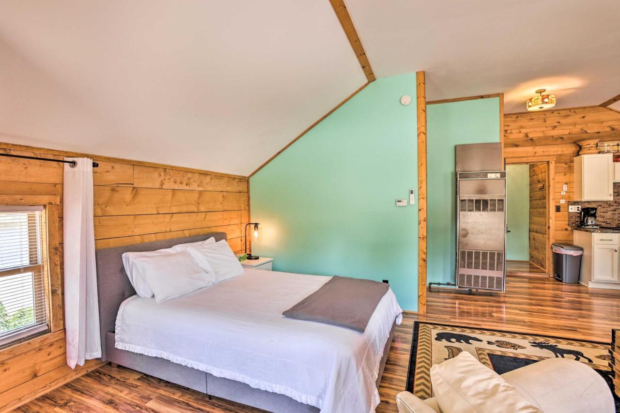 Quaint Studio With Shared Beach Walk To Suttons Bay 외부 사진