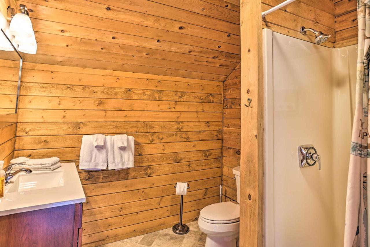 Quaint Studio With Shared Beach Walk To Suttons Bay 외부 사진