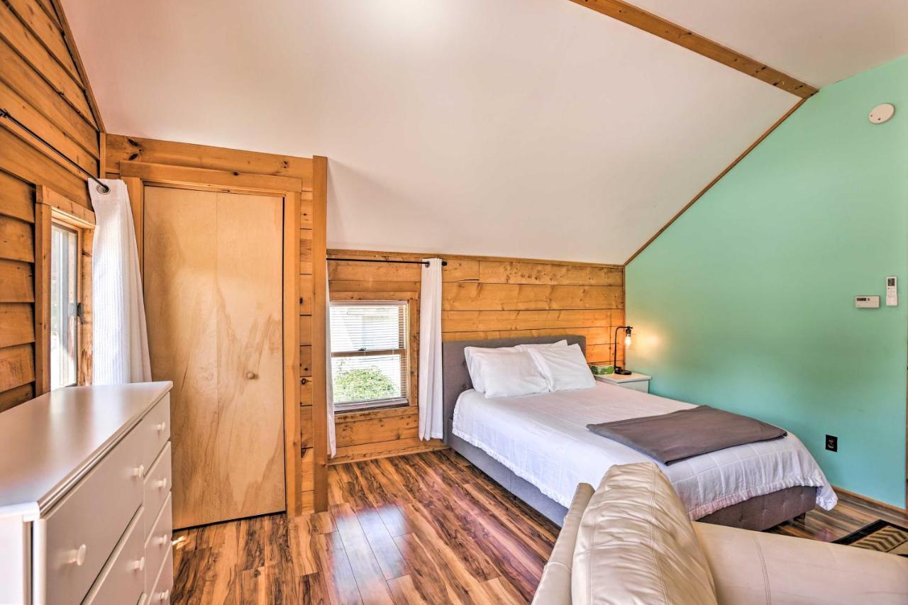Quaint Studio With Shared Beach Walk To Suttons Bay 외부 사진