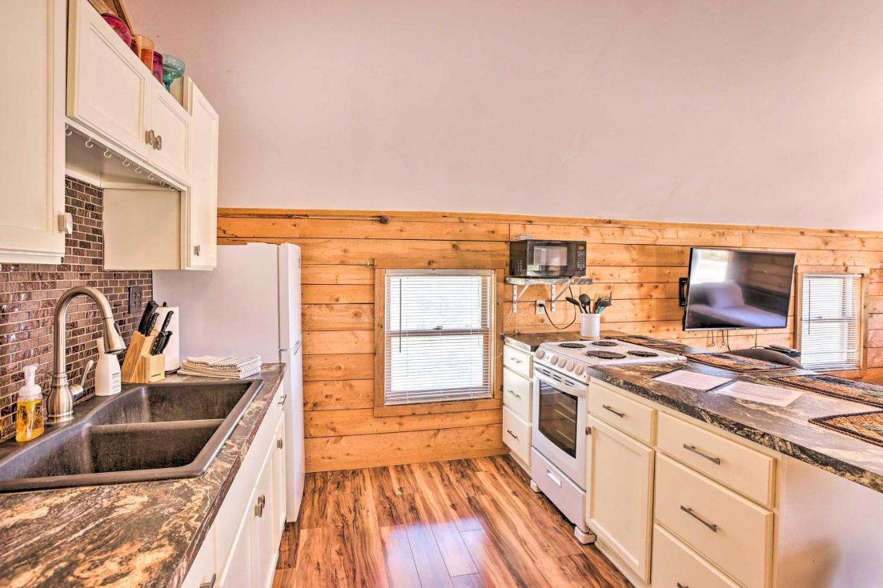 Quaint Studio With Shared Beach Walk To Suttons Bay 외부 사진