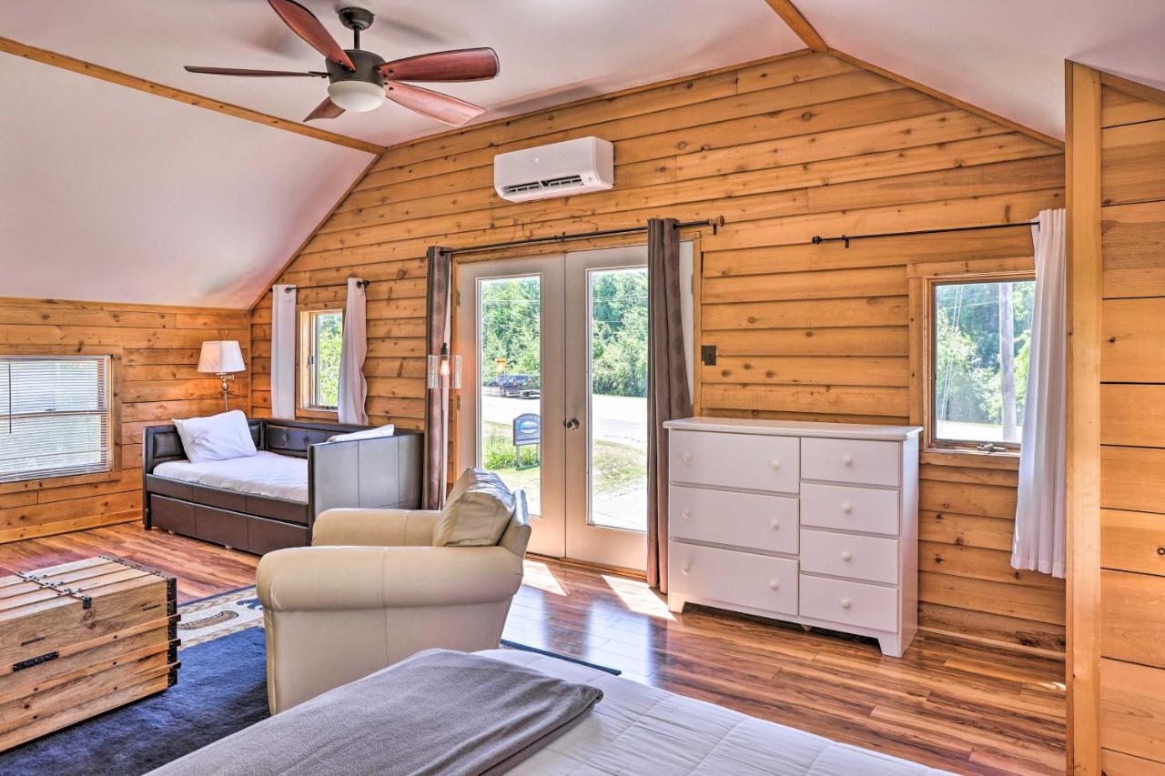 Quaint Studio With Shared Beach Walk To Suttons Bay 외부 사진