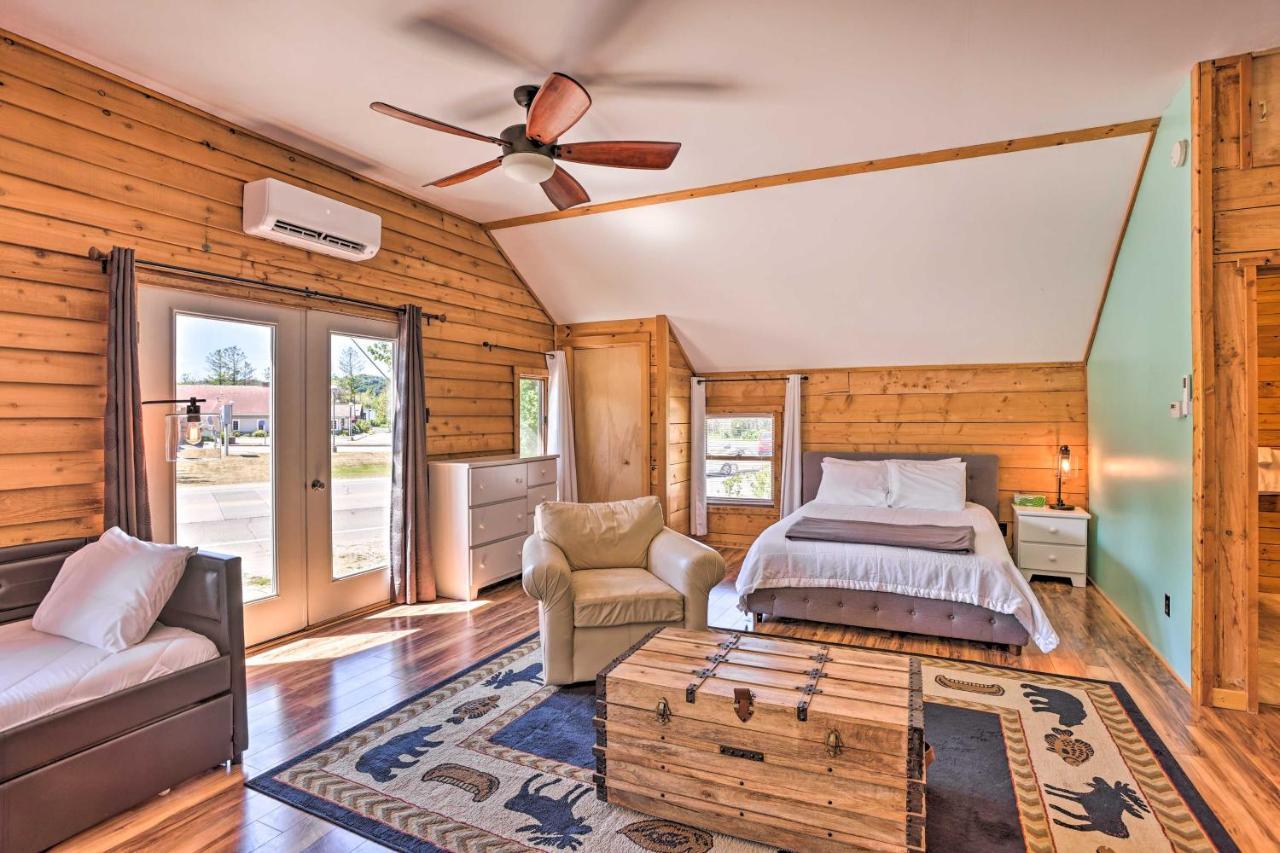 Quaint Studio With Shared Beach Walk To Suttons Bay 외부 사진