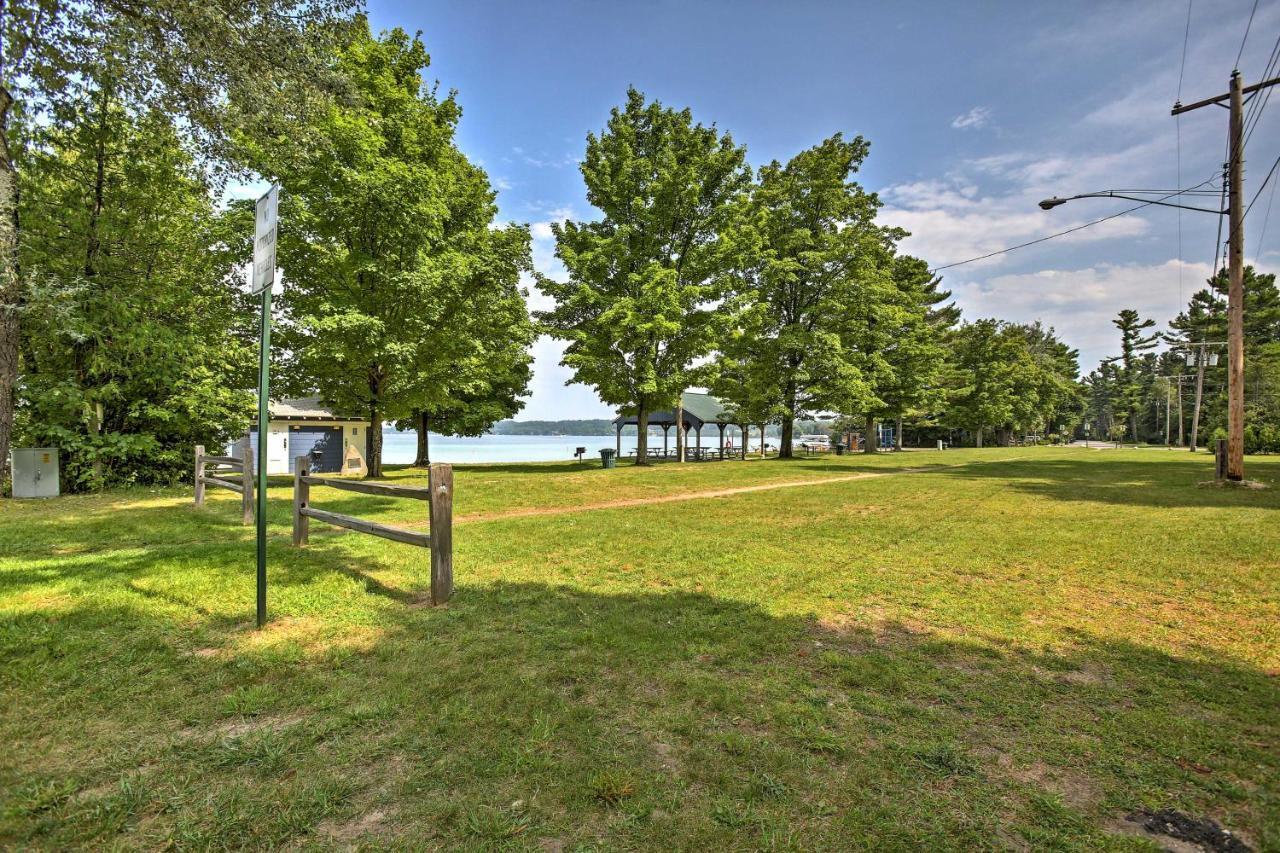 Quaint Studio With Shared Beach Walk To Suttons Bay 외부 사진